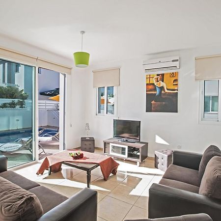 Avra Villas Paralimni Bagian luar foto
