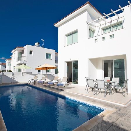 Avra Villas Paralimni Bagian luar foto