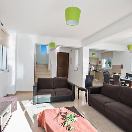 Avra Villas Paralimni Bagian luar foto