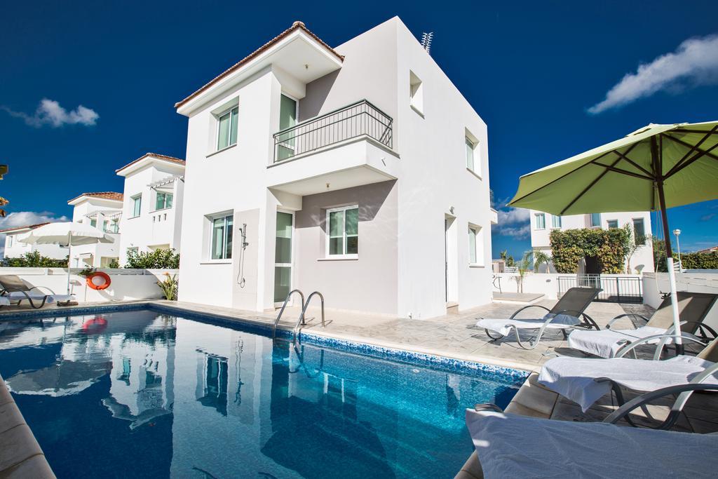 Avra Villas Paralimni Bagian luar foto