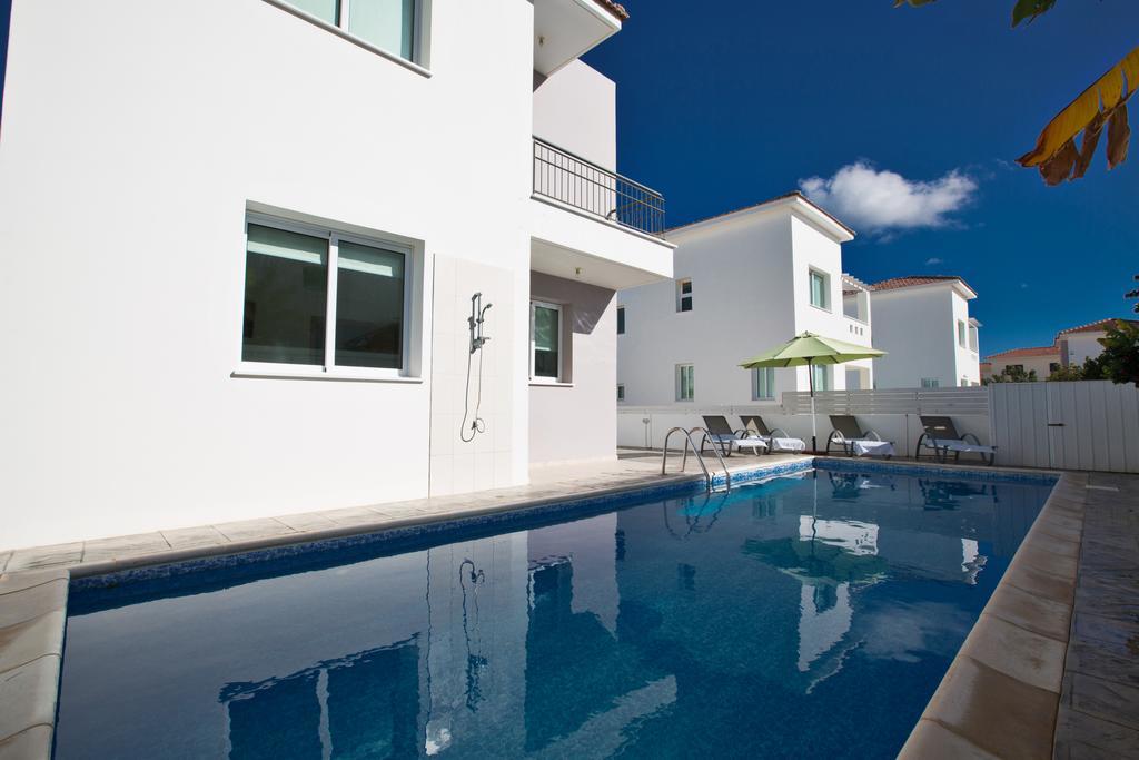 Avra Villas Paralimni Ruang foto
