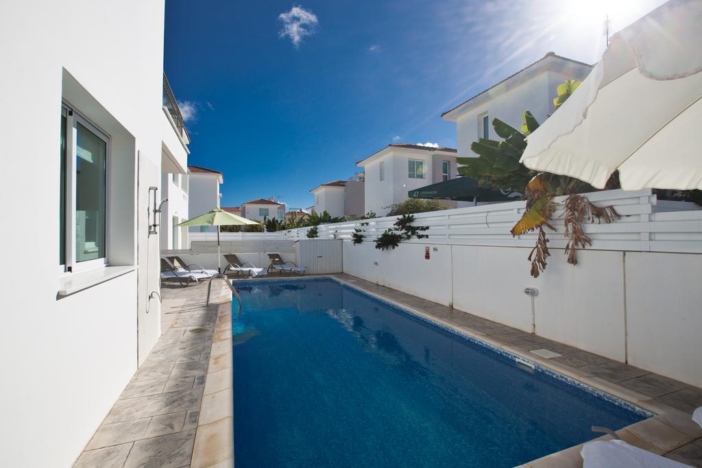 Avra Villas Paralimni Ruang foto