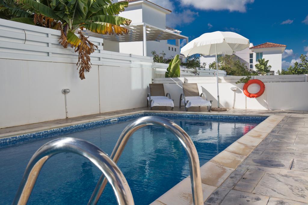 Avra Villas Paralimni Ruang foto