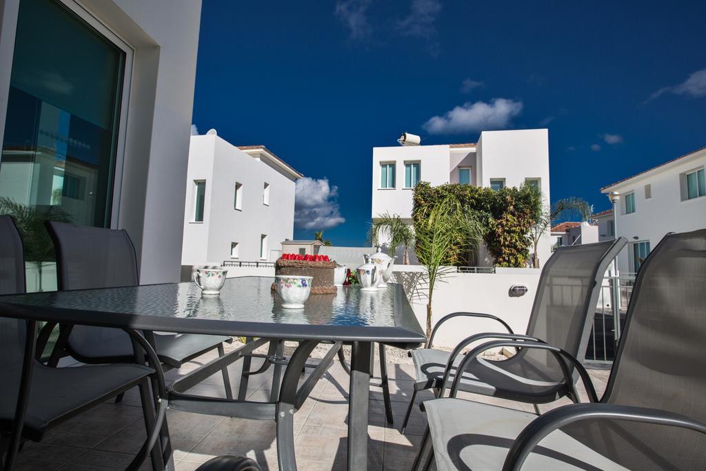 Avra Villas Paralimni Ruang foto