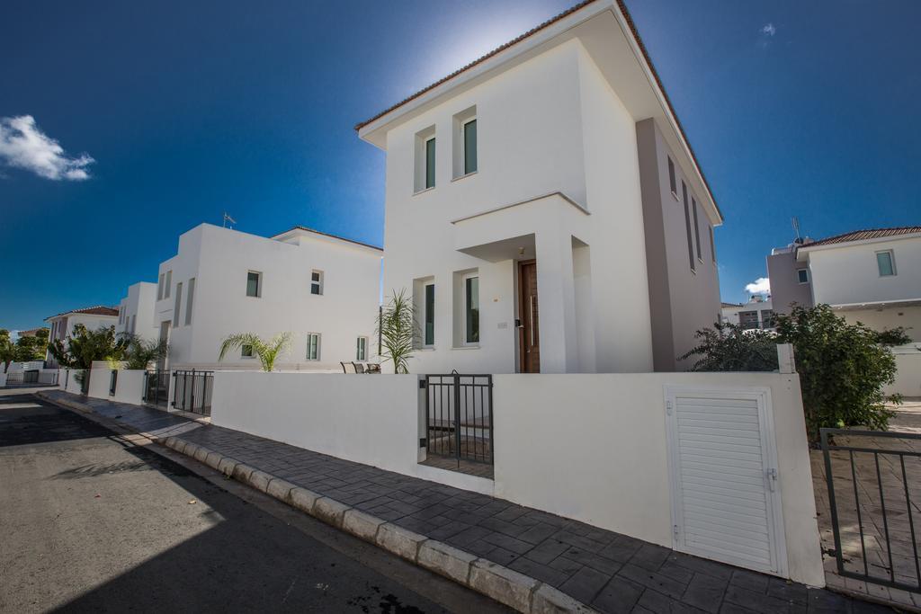 Avra Villas Paralimni Ruang foto