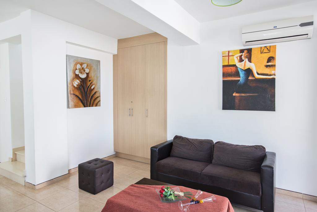 Avra Villas Paralimni Ruang foto