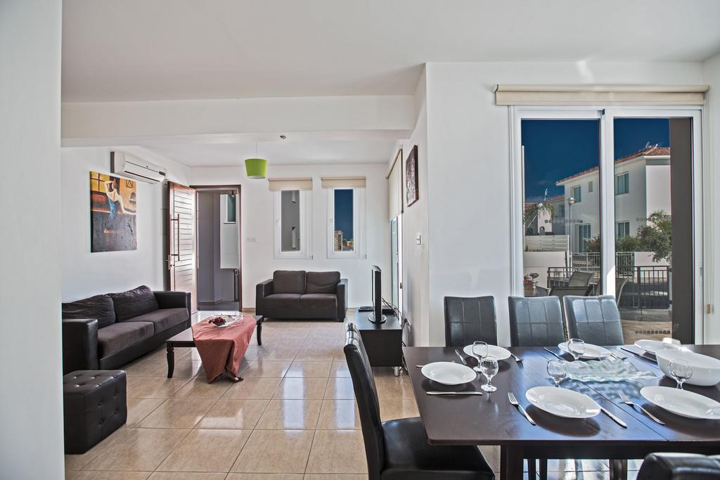 Avra Villas Paralimni Ruang foto