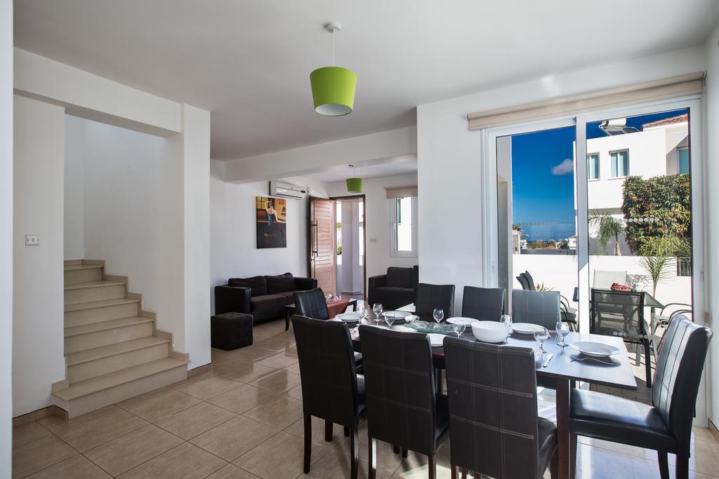 Avra Villas Paralimni Ruang foto