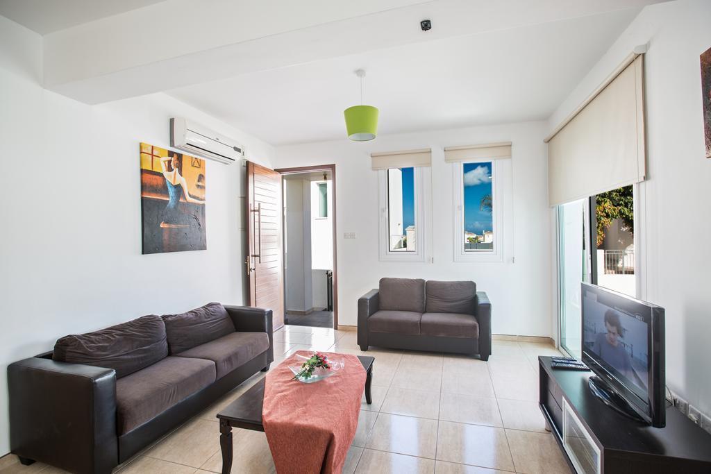 Avra Villas Paralimni Ruang foto