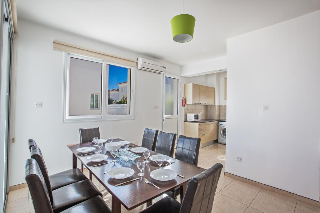 Avra Villas Paralimni Ruang foto