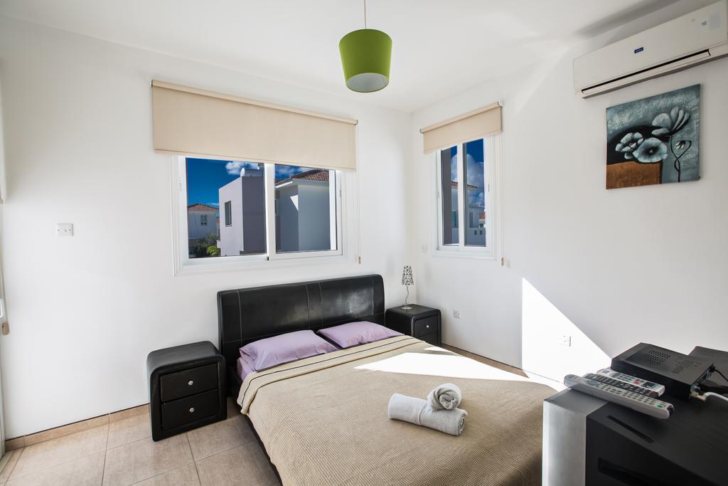 Avra Villas Paralimni Ruang foto