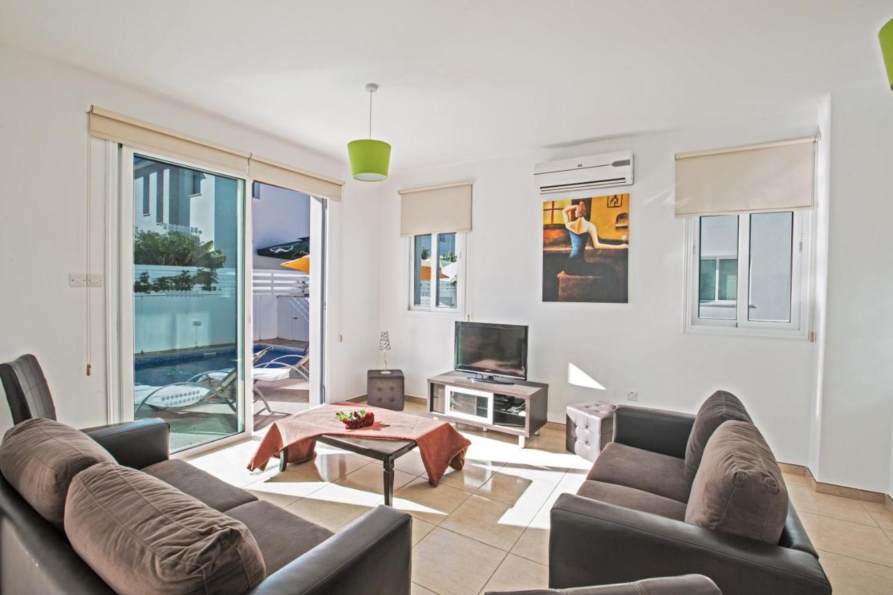 Avra Villas Paralimni Bagian luar foto