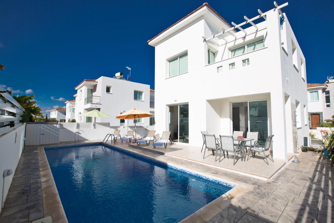 Avra Villas Paralimni Bagian luar foto