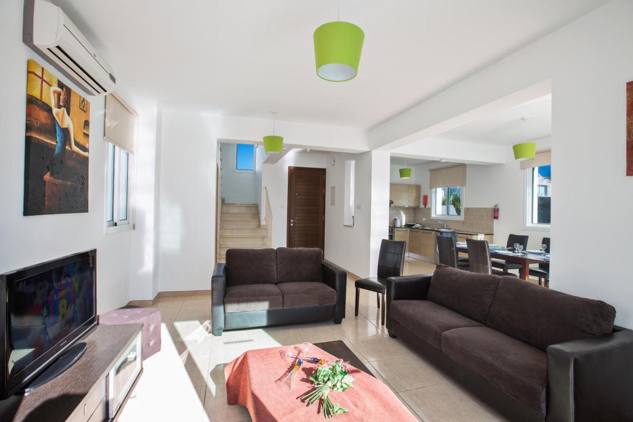Avra Villas Paralimni Bagian luar foto