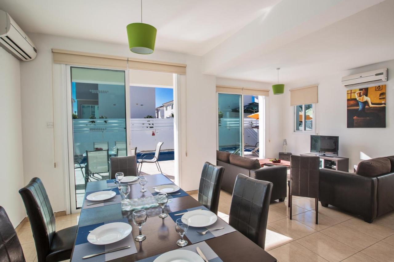 Avra Villas Paralimni Bagian luar foto